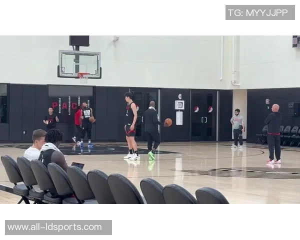 比卢普斯每日加练杨瀚森努力学习英语与观看比赛录像提升自我