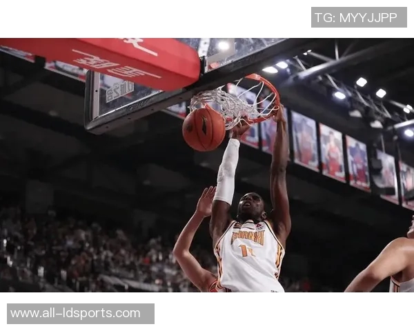 古德温展现拼搏精神8个前场篮板激励全队士气 古德温展现拼搏精神8个前场篮板激励全队士气