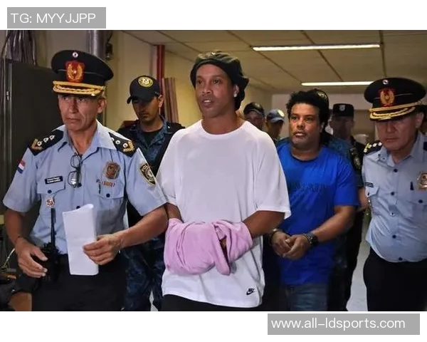 小罗回忆入狱生活竟然有足球赛狱警让他意外放松171天的经历